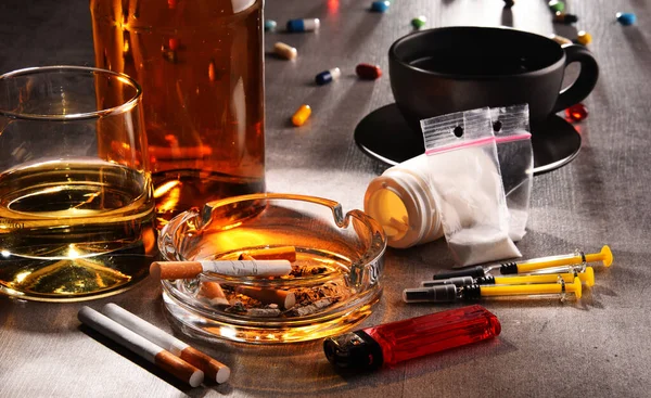 Závislé Látky Včetně Alkoholu Cigaret Drog — Stock fotografie