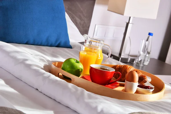 Breakfast Tray Bed Hotel Room — Stock Photo, Image