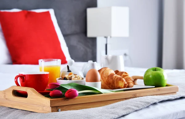 Breakfast Tray Bed Hotel Room — Stock Photo, Image