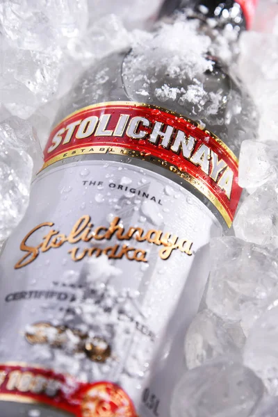 Poznan Pol Mayo 2020 Botella Stolichnaya Popular Marca Vodka Ruso — Foto de Stock