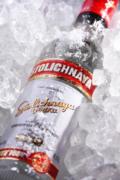 Poznan Pol Mayo 2020 Botella Stolichnaya Popular Marca Vodka Ruso —  Fotos de Stock