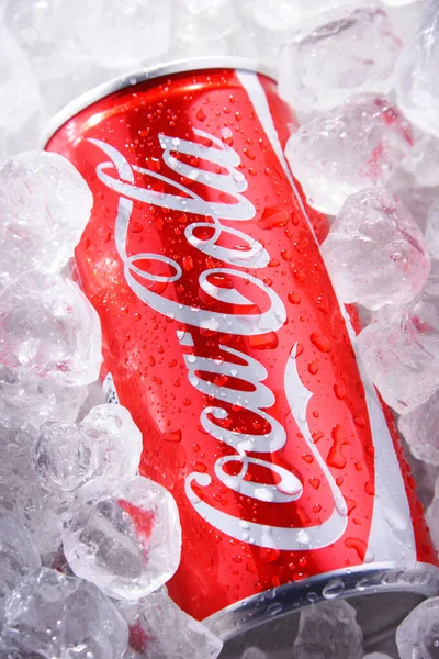Poznan Pol Jun 2020 Blik Coca Cola Een Koolzuurhoudende Frisdrank — Stockfoto