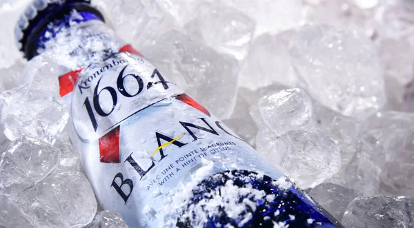 Poznan Pol Června 2020 Láhev Piva Kronenbourg 1664 Blanc Zlatý — Stock fotografie