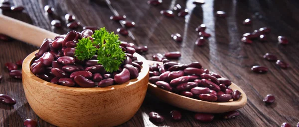 Samenstelling Met Schaal Van Nierboon Houten Tafel — Stockfoto