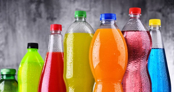 Plastic Bottles Assorted Carbonated Soft Drinks Variety Colors — Stock Photo, Image