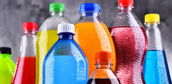 Bottiglie Plastica Bibite Gassate Assortite Vari Colori — Foto Stock
