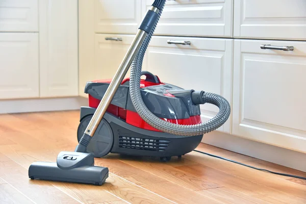 Canister Vacuum Cleaner Untuk Penggunaan Rumah Lantai Apartemen — Stok Foto