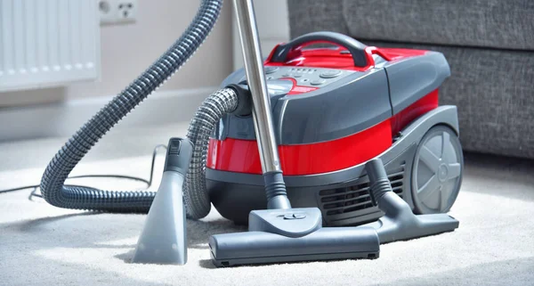 Canister Vacuum Cleaner Untuk Penggunaan Rumah Lantai Apartemen — Stok Foto