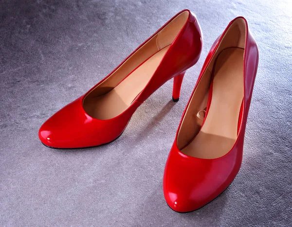 Composición Con Par Zapatos Rojos Tacón Alto —  Fotos de Stock