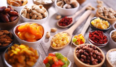 Kurutulmuş meyve ve fındıklı kompozisyon. Lezzetler.