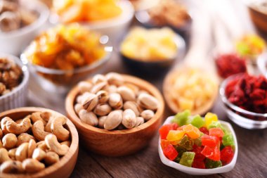 Kurutulmuş meyve ve fındıklı kompozisyon. Lezzetler.