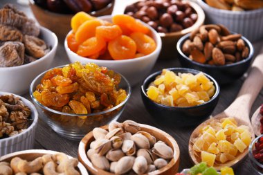 Kurutulmuş meyve ve fındıklı kompozisyon. Lezzetler.