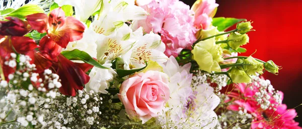 Composition Avec Bouquet Fleurs Fraîchement Coupées — Photo