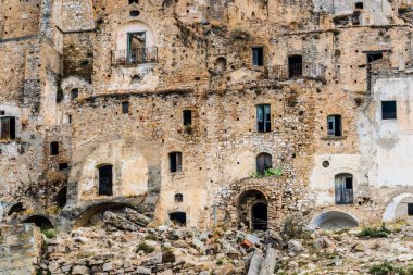 Craco harabeleri, Matera, Basilicata, İtalya 'da hayalet bir kasaba.