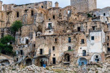 Craco harabeleri, Matera, Basilicata, İtalya 'da hayalet bir kasaba.