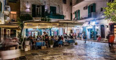 Monopoli, İtalya - 2. Sezon 2020: Monopoli 'nin eski şehri, Apulia, İtalya.