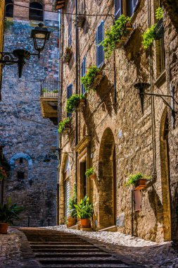 Narni 'nin mimarisi, eski bir tepe ve Umbria komünü, orta İtalya' da.