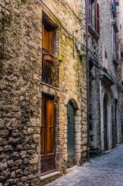 Narni 'nin mimarisi, eski bir tepe ve Umbria komünü, orta İtalya' da.