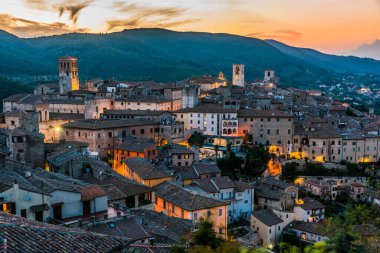Narni manzarası, orta İtalya 'da eski bir tepe ve Umbria komünü.