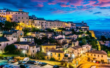 Narni manzarası, orta İtalya 'da eski bir tepe ve Umbria komünü.