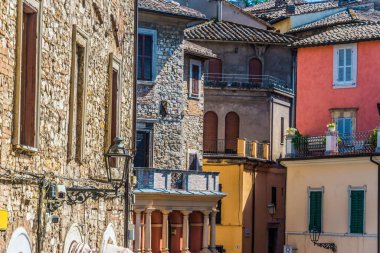 Narni 'nin mimarisi, eski bir tepe ve Umbria komünü, orta İtalya' da.