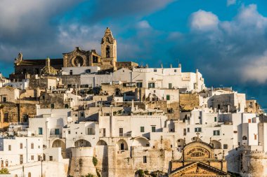 İtalya 'nın Brindisi ilindeki Ostuni' nin panoramik manzarası