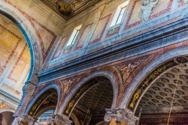 OSTUNI, İtalya - 3. SEP 2020: Ostuni Katedrali 'nin İçi, İtalya