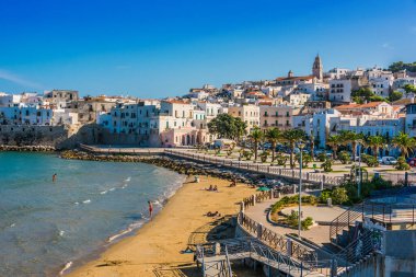 SEP 8, 2020: Adriyatik Denizi kıyısındaki Foggia, Apulia, İtalya 'da Vieste' nin görüntüsü