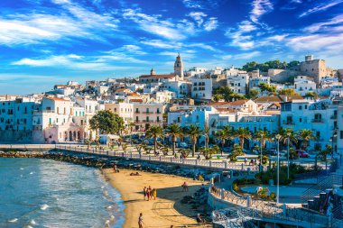SEP 8, 2020: Adriyatik Denizi kıyısındaki Foggia, Apulia, İtalya 'da Vieste' nin görüntüsü