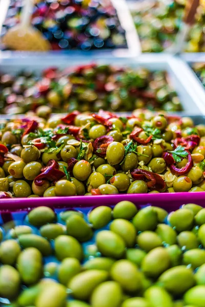 Olives Assorties Mises Vente Sur Stand Marché Rue Italien — Photo