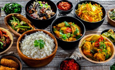 Doğu Asya yemeklerinin çeşitli kompozisyonu.