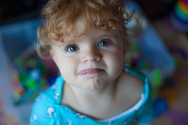     bir çocuğun gözleri sevinç