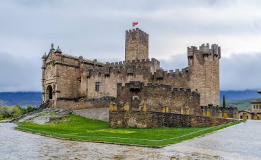 10. yüzyılda inşa edilmiş Xavier Castle Kigdom Navarre ve Saint Francis Xavier evi eski evi ana kalan simgeleri biridir.