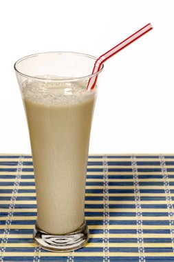 Horchata kaplan fındık ve şeker suyu ile yapılan bir içecektir. Yerli Valencia İspanya'dan, bu ferahlatıcı bir içki var. İzole arka plan üzerinde beyaz.