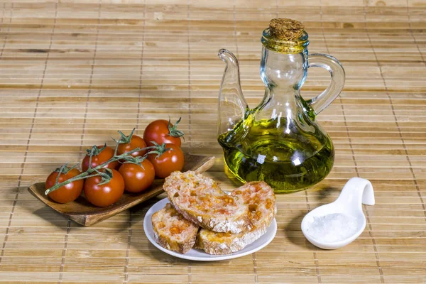 Catalan Style Tomato Rubbed Slice Bread Oil Salt Point — Stock Photo, Image