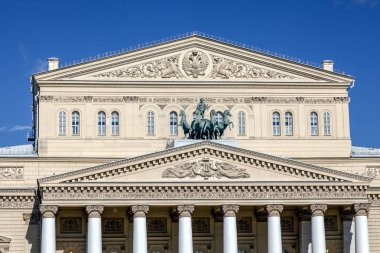 Bolşoy Tiyatrosu, Moskova, Rusya Teatralnaya meydanında cephe. Ünlü ve güzel Rus Balesi ve kültürel Simgesel Yapı Bina Bolşoy olduğunu,