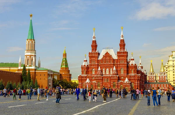 inek, Rusya Federasyonu - 15 Eylül 2018: görünümü Moskova Kremlin kırmızı Meydanı'na ve devlet tarihi Müzesi