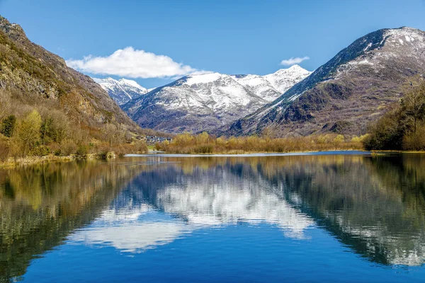 Reservatório de Cardet, no Vall de Boi — Fotografia de Stock