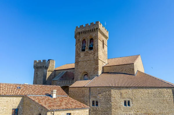 Die Spanische Stadt Ujue Baskisch Uxue Und Ihre Befestigte Kirche — Stockfoto