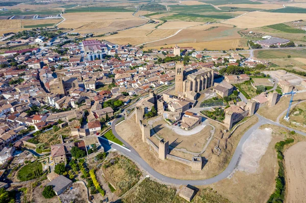 Вид Місто Артайона Храмом Сан Педро Фортеці Наварра Іспанія — стокове фото