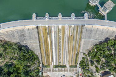 Ter Nehri 'ndeki Sau Barajı manzarası, Girona ili, Katalonya, İspanya 