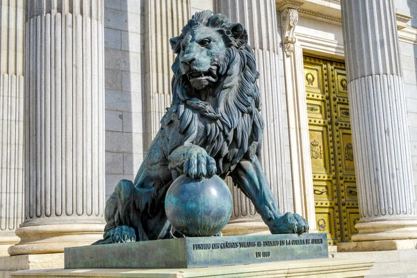 Estatua León Entrada Congreso Los Diputados Madrid España Edificio Del —  Fotos de Stock