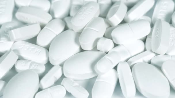 Conceito Médico Pílulas Brancas Vários Tamanhos Balcão Branco Dentro Farmácia — Vídeo de Stock