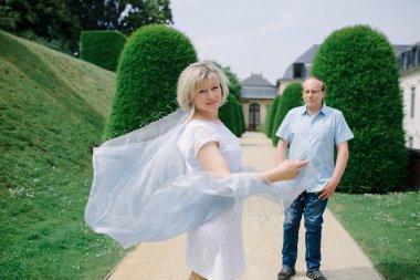 Park 'taki yaşlı çift.