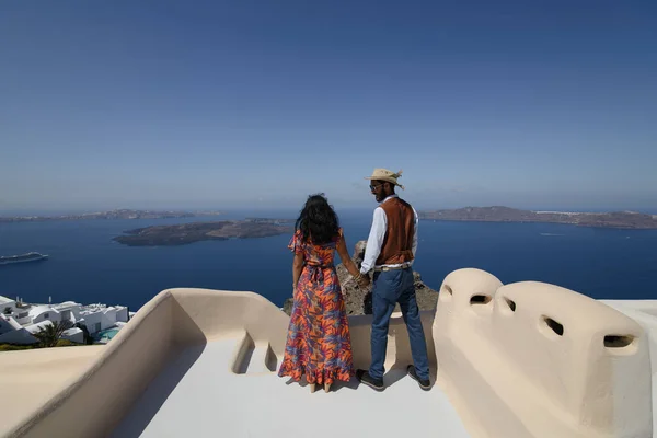 Couple Sitting Roof Santorini Hugging Laughing — Stock Photo, Image