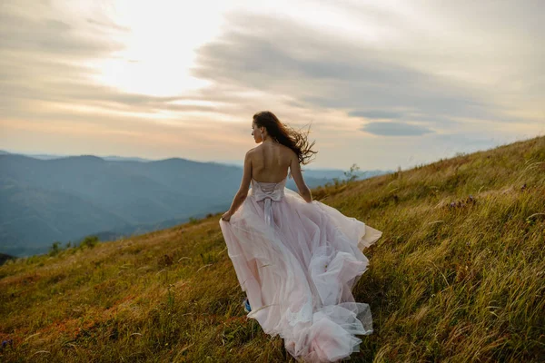 Sposa Montagna Concetto Stile Vita Matrimonio — Foto Stock