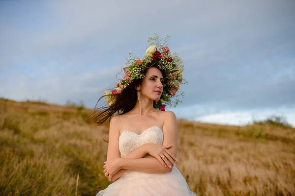 Sposa Bellissimo Vestito Blu Con Una Profonda Scollatura Sul Retro — Foto Stock