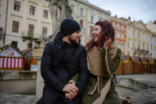 Young Romantic Couple Wearing Warm Clothes Outdoor Christmas Time Sitting — Stock Photo, Image