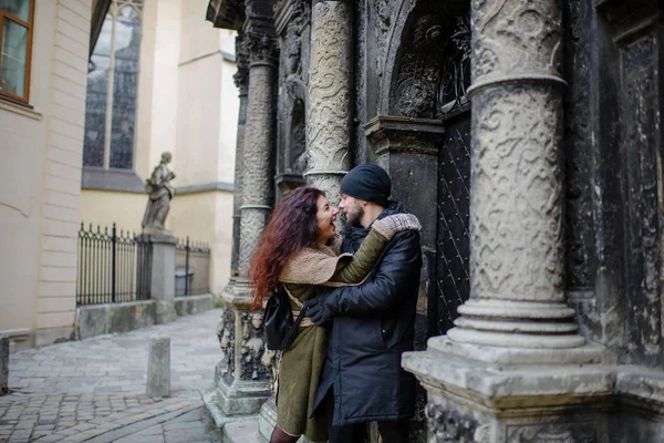 Loving Couple Having Fun Outdoors Man Covering Eyes Woman Cap — Stock Photo, Image