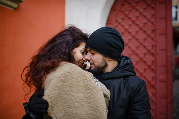 Young Hipster Couple Love Hugging Bonfire Winter Weather Romantic Love — Stock Photo, Image